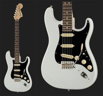 review fender-am-perf-strat-rw-aw