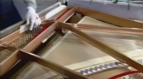 cómo se fabrica piano de cola